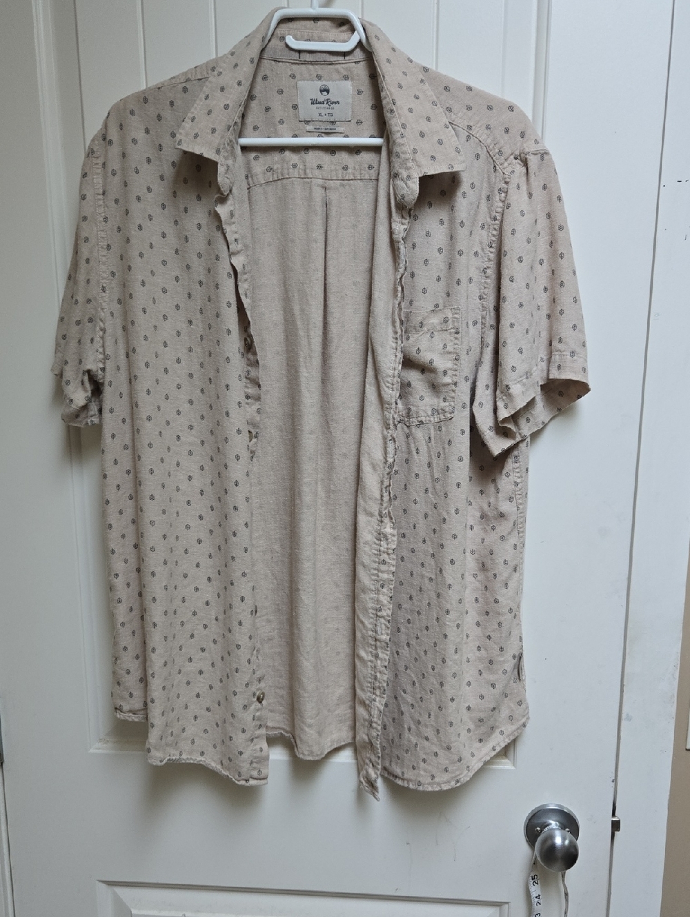 Wind River XL Men's Beige Short-Sleeve Button-Down with Dot Print